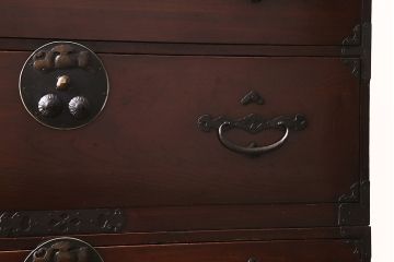 アンティーク家具　和製アンティーク　大正期　前面ケヤキ材　二本松箪笥　縁起物の金具が魅力の重ね箪笥(引き出し、衣装箪笥)(R-039959)