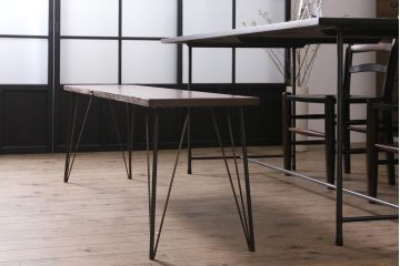 アンティーク家具　和製アンティーク　昭和中期　天板一枚板　リメイク　メンズライクにおすすめな鉄脚ベンチ(板座チェア、椅子)(R-039961)