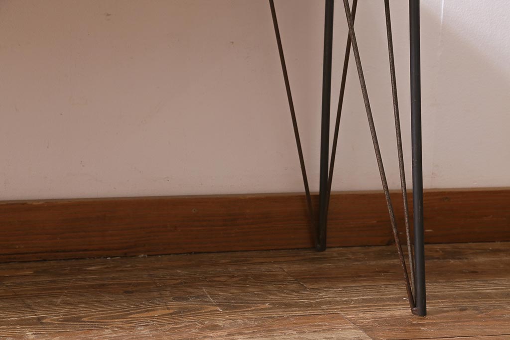 アンティーク家具　和製アンティーク　昭和中期　天板一枚板　リメイク　メンズライクにおすすめな鉄脚ベンチ(板座チェア、椅子)(R-039961)