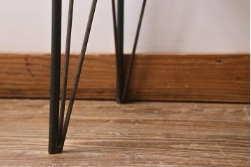 アンティーク家具　和製アンティーク　昭和中期　天板一枚板　リメイク　メンズライクにおすすめな鉄脚ベンチ(板座チェア、椅子)(R-039961)