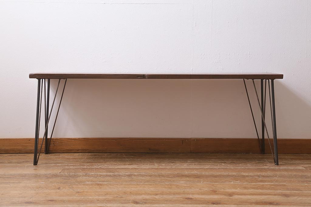 アンティーク家具　和製アンティーク　昭和中期　天板一枚板　リメイク　メンズライクにおすすめな鉄脚ベンチ(板座チェア、椅子)(R-039961)