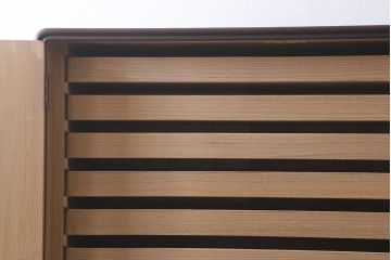 中古　国産高級家具　厚手桐材　隠し付き　桜と御所車の金具が優美な桐箪笥(衣装タンス、洋服タンス、桐たんす)(定価約90万円)(R-039973)