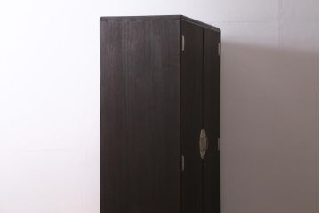 中古　国産高級家具　厚手桐材　隠し付き　桜と御所車の金具が優美な桐箪笥(衣装タンス、洋服タンス、桐たんす)(定価約90万円)(R-039973)