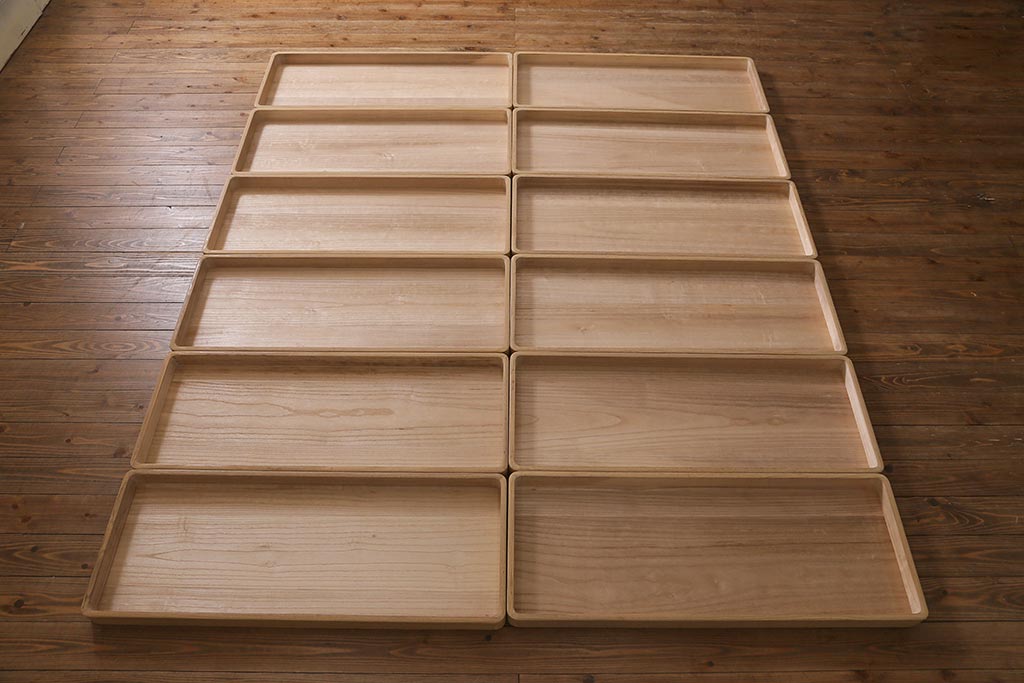 中古　国産高級家具　厚手桐材　隠し付き　桜と御所車の金具が優美な桐箪笥(衣装タンス、洋服タンス、桐たんす)(定価約90万円)(R-039973)