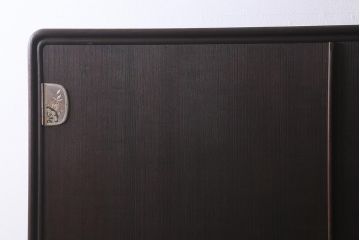 中古　国産高級家具　厚手桐材　隠し付き　桜と御所車の金具が優美な桐箪笥(衣装タンス、洋服タンス、桐たんす)(定価約90万円)(R-039973)