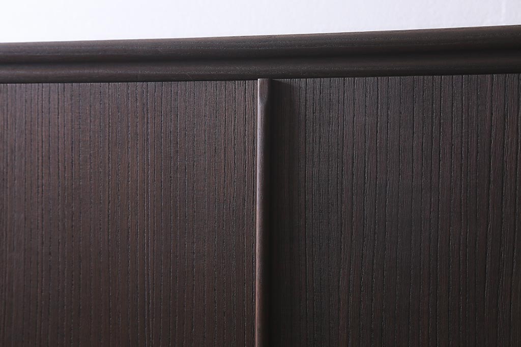 中古　国産高級家具　厚手桐材　隠し付き　桜と御所車の金具が優美な桐箪笥(衣装タンス、洋服タンス、桐たんす)(定価約90万円)(R-039973)