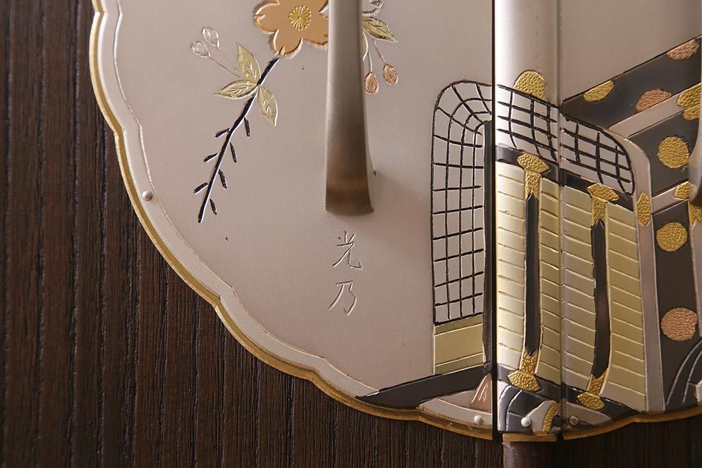 中古　国産高級家具　厚手桐材　隠し付き　桜と御所車の金具が優美な桐箪笥(衣装タンス、洋服タンス、桐たんす)(定価約90万円)(R-039973)