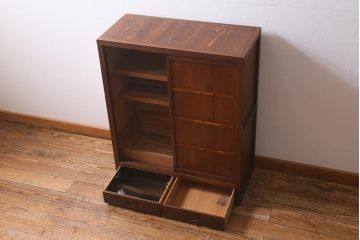 中古　品のある佇まいが魅力の置き水屋(置水屋、茶水屋、戸棚、食器棚、茶棚)(R-039978)