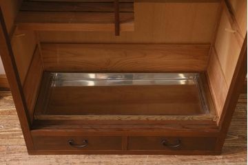 中古　品のある佇まいが魅力の置き水屋(置水屋、茶水屋、戸棚、食器棚、茶棚)(R-039978)