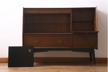 ヴィンテージ家具　北欧スタイル　G-PLAN(ジープラン)　BBシリーズ　スタイリッシュな佇まいのサイドボード(サイドキャビネット、収納棚、ビンテージ)(R-039979)