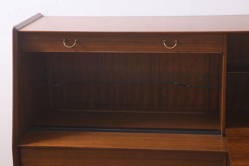 ヴィンテージ家具　北欧スタイル　G-PLAN(ジープラン)　BBシリーズ　スタイリッシュな佇まいのサイドボード(サイドキャビネット、収納棚、ビンテージ)(R-039979)