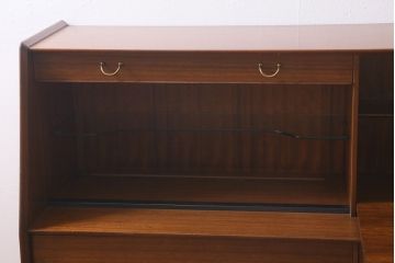 ヴィンテージ家具　北欧スタイル　G-PLAN(ジープラン)　BBシリーズ　スタイリッシュな佇まいのサイドボード(サイドキャビネット、収納棚、ビンテージ)(R-039979)