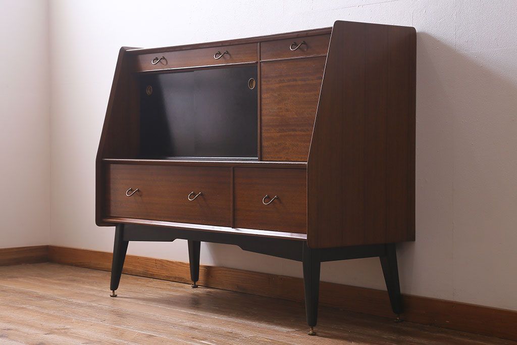 ヴィンテージ家具　北欧スタイル　G-PLAN(ジープラン)　BBシリーズ　スタイリッシュな佇まいのサイドボード(サイドキャビネット、収納棚、ビンテージ)(R-039979)