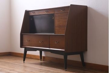 ヴィンテージ家具　北欧スタイル　G-PLAN(ジープラン)　BBシリーズ　スタイリッシュな佇まいのサイドボード(サイドキャビネット、収納棚、ビンテージ)(R-039979)