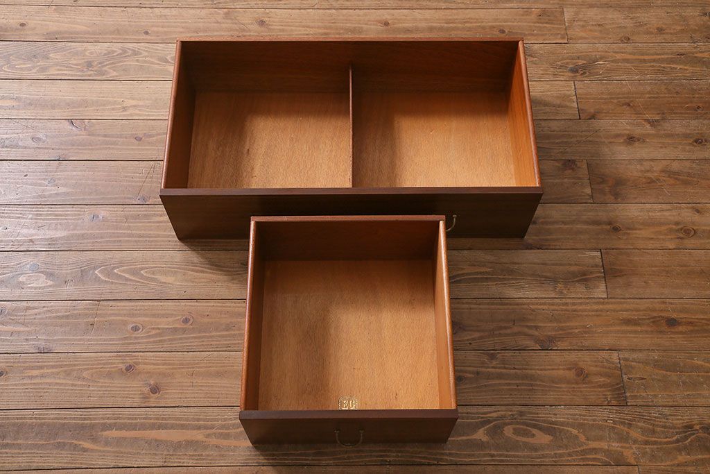 ヴィンテージ家具　北欧スタイル　G-PLAN(ジープラン)　BBシリーズ　スタイリッシュな佇まいのサイドボード(サイドキャビネット、収納棚、ビンテージ)(R-039979)