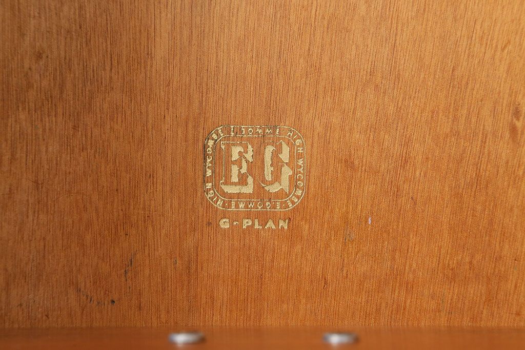 ヴィンテージ家具　北欧スタイル　G-PLAN(ジープラン)　BBシリーズ　スタイリッシュな佇まいのサイドボード(サイドキャビネット、収納棚、ビンテージ)(R-039979)