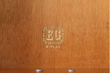 ヴィンテージ家具　北欧スタイル　G-PLAN(ジープラン)　BBシリーズ　スタイリッシュな佇まいのサイドボード(サイドキャビネット、収納棚、ビンテージ)(R-039979)