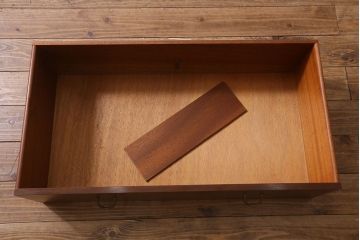 ヴィンテージ家具　北欧スタイル　G-PLAN(ジープラン)　BBシリーズ　スタイリッシュな佇まいのサイドボード(サイドキャビネット、収納棚、ビンテージ)(R-039979)