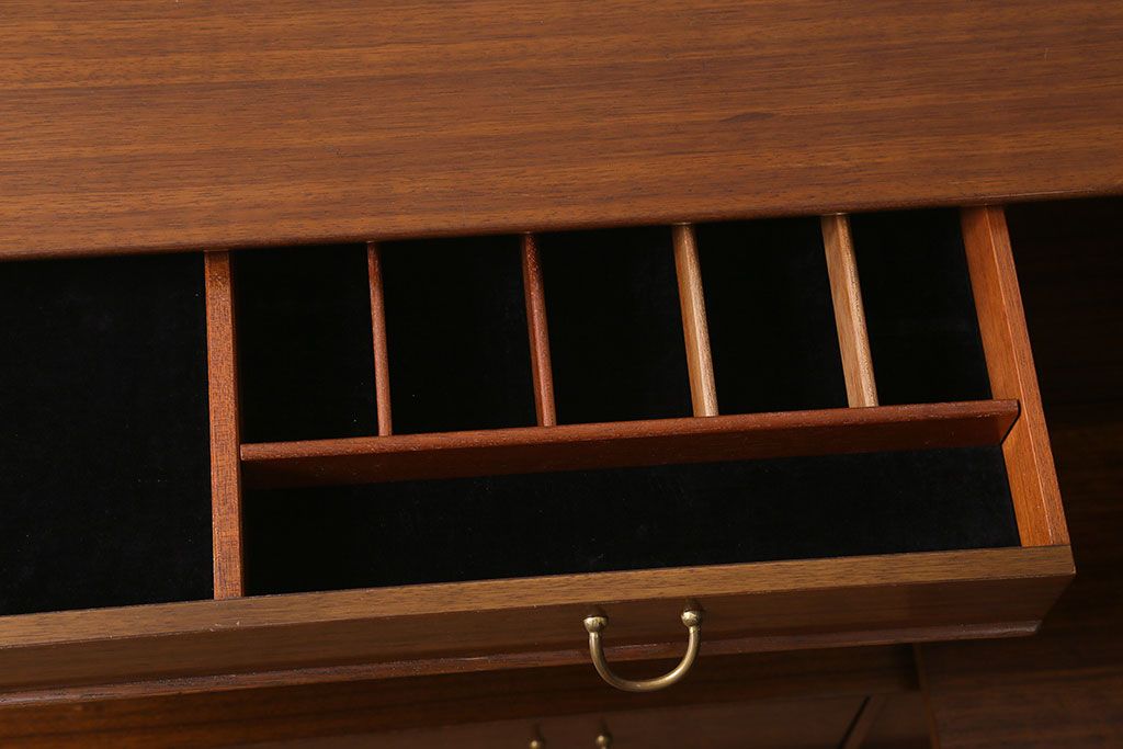 ヴィンテージ家具　北欧スタイル　G-PLAN(ジープラン)　BBシリーズ　スタイリッシュな佇まいのサイドボード(サイドキャビネット、収納棚、ビンテージ)(R-039979)