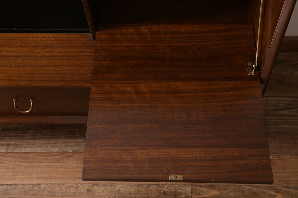 ヴィンテージ家具　北欧スタイル　G-PLAN(ジープラン)　BBシリーズ　スタイリッシュな佇まいのサイドボード(サイドキャビネット、収納棚、ビンテージ)(R-039979)