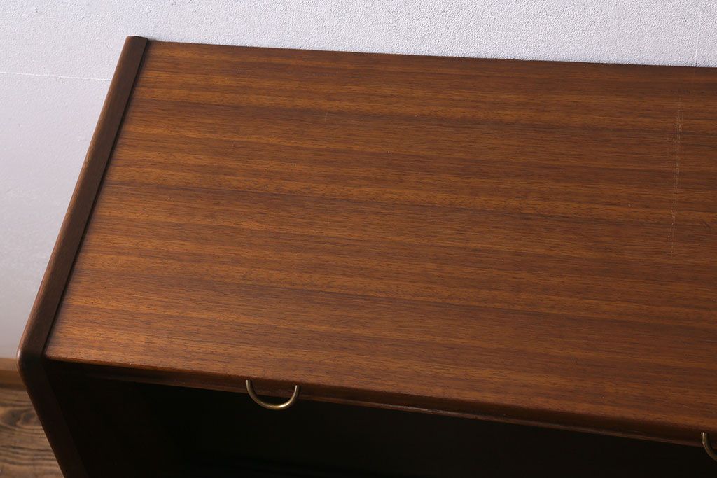 ヴィンテージ家具　北欧スタイル　G-PLAN(ジープラン)　BBシリーズ　スタイリッシュな佇まいのサイドボード(サイドキャビネット、収納棚、ビンテージ)(R-039979)