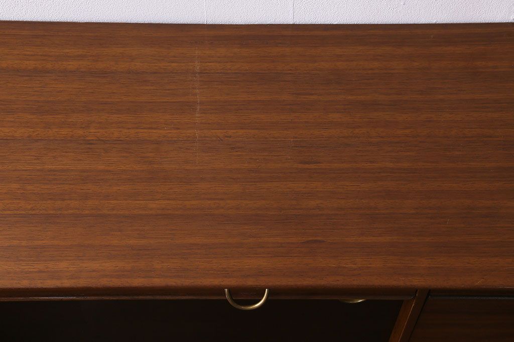 ヴィンテージ家具　北欧スタイル　G-PLAN(ジープラン)　BBシリーズ　スタイリッシュな佇まいのサイドボード(サイドキャビネット、収納棚、ビンテージ)(R-039979)