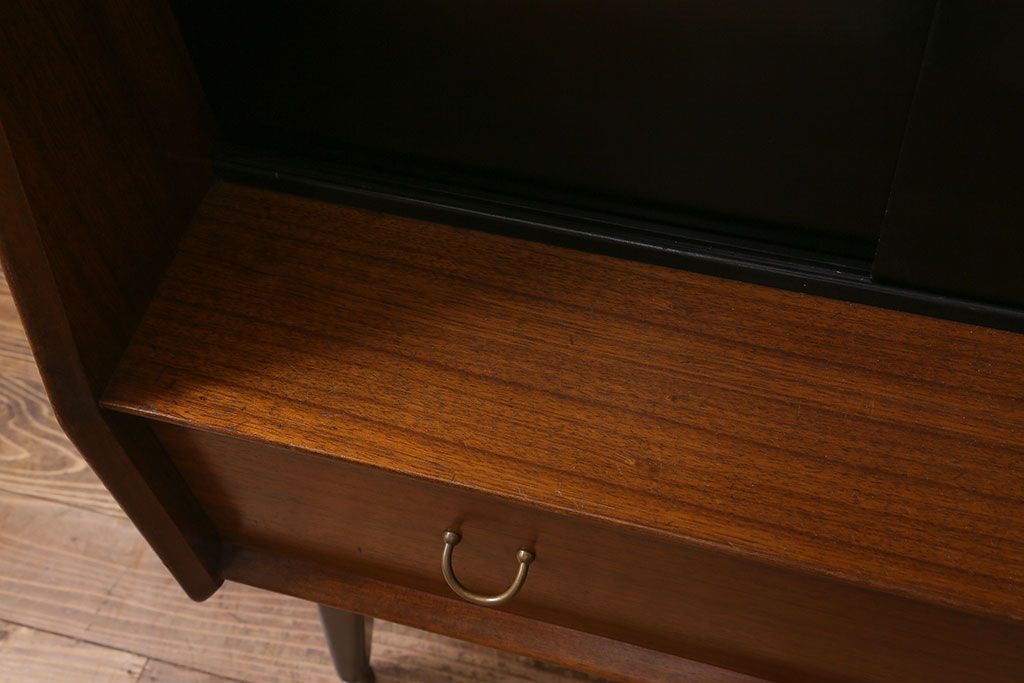 ヴィンテージ家具　北欧スタイル　G-PLAN(ジープラン)　BBシリーズ　スタイリッシュな佇まいのサイドボード(サイドキャビネット、収納棚、ビンテージ)(R-039979)