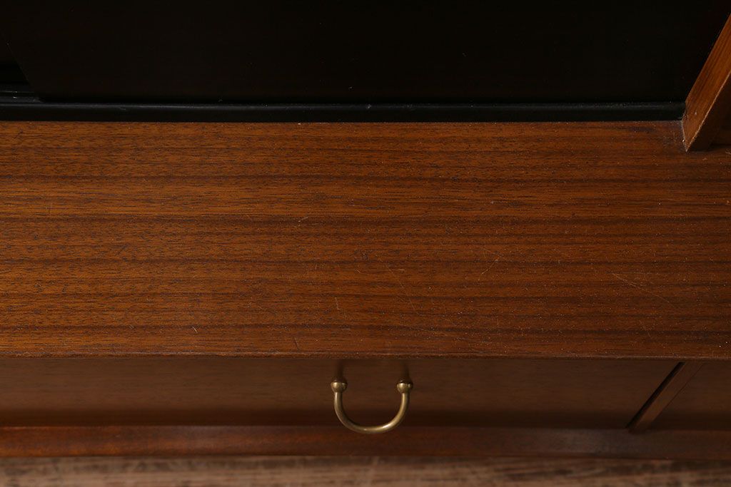 ヴィンテージ家具　北欧スタイル　G-PLAN(ジープラン)　BBシリーズ　スタイリッシュな佇まいのサイドボード(サイドキャビネット、収納棚、ビンテージ)(R-039979)