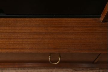 ヴィンテージ家具　北欧スタイル　G-PLAN(ジープラン)　BBシリーズ　スタイリッシュな佇まいのサイドボード(サイドキャビネット、収納棚、ビンテージ)(R-039979)
