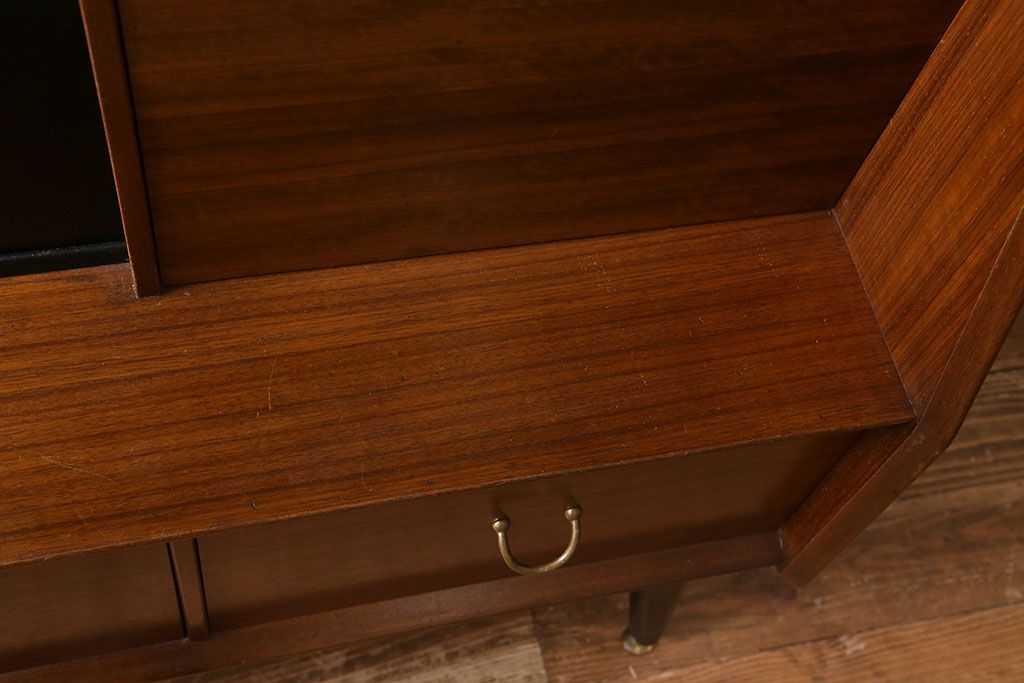 ヴィンテージ家具　北欧スタイル　G-PLAN(ジープラン)　BBシリーズ　スタイリッシュな佇まいのサイドボード(サイドキャビネット、収納棚、ビンテージ)(R-039979)