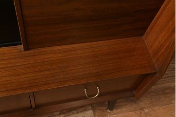 ヴィンテージ家具　北欧スタイル　G-PLAN(ジープラン)　BBシリーズ　スタイリッシュな佇まいのサイドボード(サイドキャビネット、収納棚、ビンテージ)(R-039979)