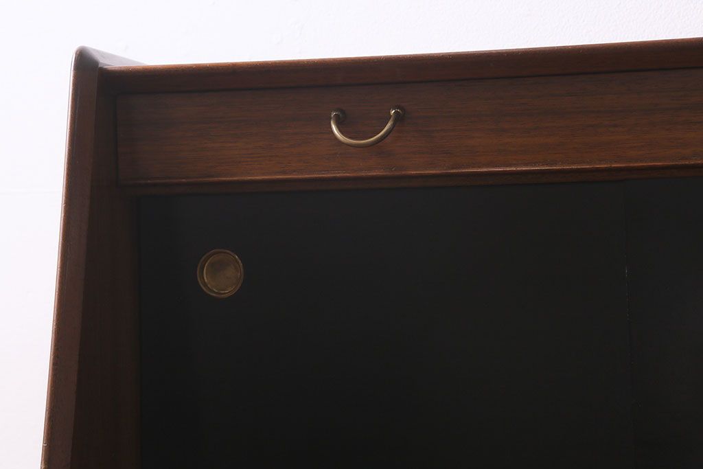 ヴィンテージ家具　北欧スタイル　G-PLAN(ジープラン)　BBシリーズ　スタイリッシュな佇まいのサイドボード(サイドキャビネット、収納棚、ビンテージ)(R-039979)