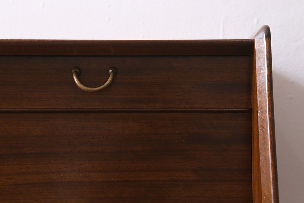 ヴィンテージ家具　北欧スタイル　G-PLAN(ジープラン)　BBシリーズ　スタイリッシュな佇まいのサイドボード(サイドキャビネット、収納棚、ビンテージ)(R-039979)