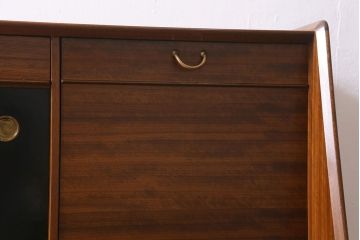 ヴィンテージ家具　北欧スタイル　G-PLAN(ジープラン)　BBシリーズ　スタイリッシュな佇まいのサイドボード(サイドキャビネット、収納棚、ビンテージ)(R-039979)