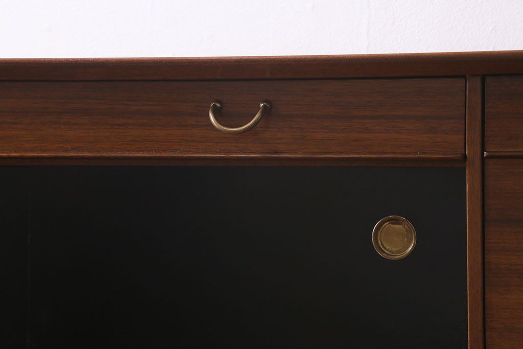 ヴィンテージ家具　北欧スタイル　G-PLAN(ジープラン)　BBシリーズ　スタイリッシュな佇まいのサイドボード(サイドキャビネット、収納棚、ビンテージ)(R-039979)