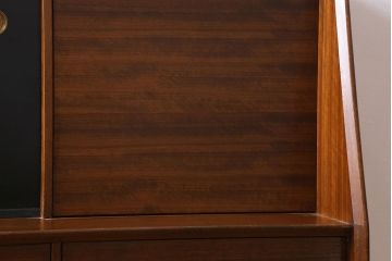 ヴィンテージ家具　北欧スタイル　G-PLAN(ジープラン)　BBシリーズ　スタイリッシュな佇まいのサイドボード(サイドキャビネット、収納棚、ビンテージ)(R-039979)