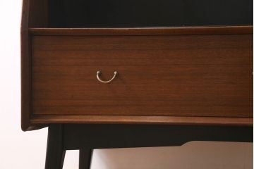 ヴィンテージ家具　北欧スタイル　G-PLAN(ジープラン)　BBシリーズ　スタイリッシュな佇まいのサイドボード(サイドキャビネット、収納棚、ビンテージ)(R-039979)