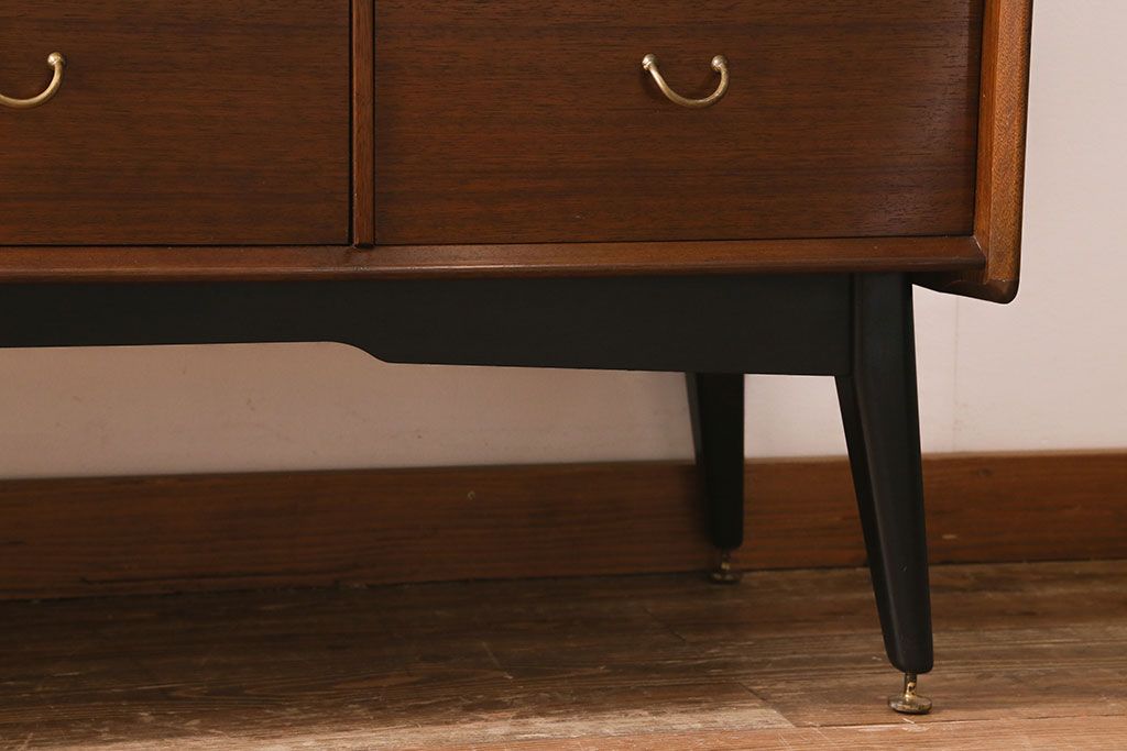 ヴィンテージ家具　北欧スタイル　G-PLAN(ジープラン)　BBシリーズ　スタイリッシュな佇まいのサイドボード(サイドキャビネット、収納棚、ビンテージ)(R-039979)