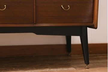 ヴィンテージ家具　北欧スタイル　G-PLAN(ジープラン)　BBシリーズ　スタイリッシュな佇まいのサイドボード(サイドキャビネット、収納棚、ビンテージ)(R-039979)