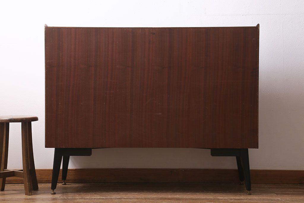 ヴィンテージ家具　北欧スタイル　G-PLAN(ジープラン)　BBシリーズ　スタイリッシュな佇まいのサイドボード(サイドキャビネット、収納棚、ビンテージ)(R-039979)