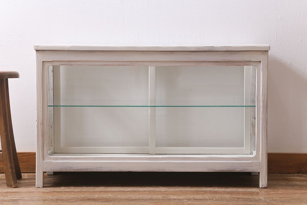 アンティーク家具　昭和初期　シャビーなペイントが素敵なガラスケース(ショーケース、飾り棚、陳列棚)(R-039980)