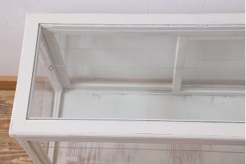 アンティーク家具　昭和初期　シャビーなペイントが素敵なガラスケース(ショーケース、飾り棚、陳列棚)(R-039980)