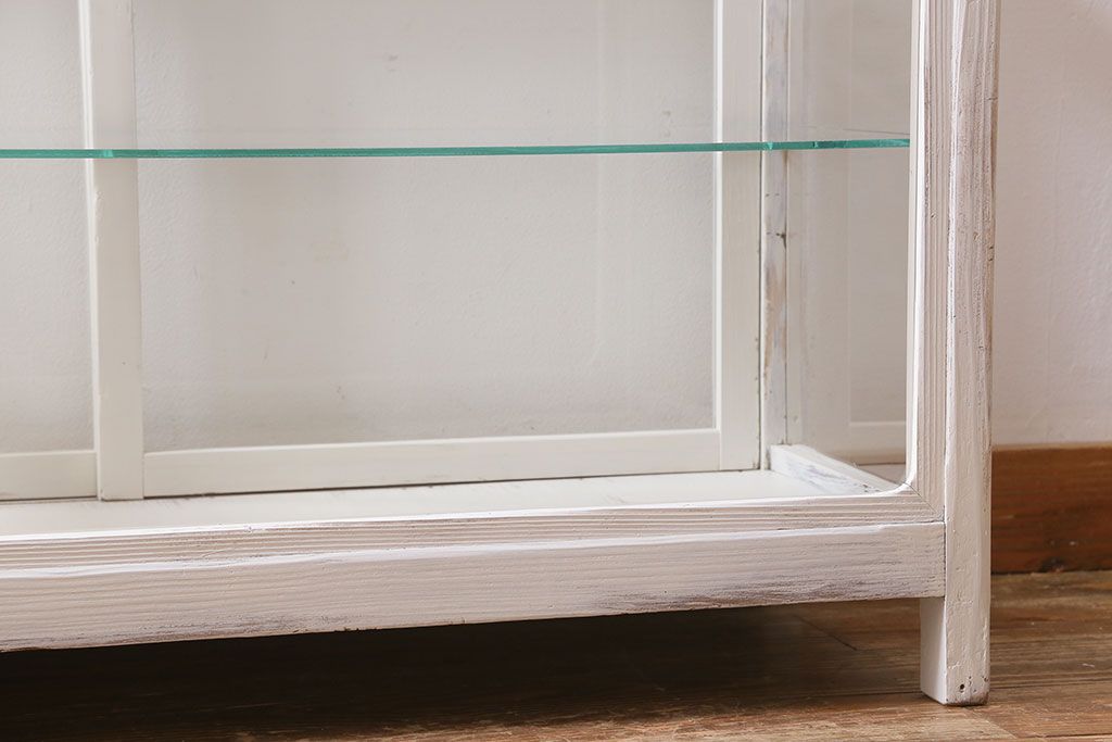 アンティーク家具　昭和初期　シャビーなペイントが素敵なガラスケース(ショーケース、飾り棚、陳列棚)(R-039980)