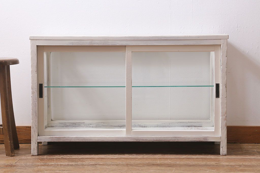アンティーク家具　昭和初期　シャビーなペイントが素敵なガラスケース(ショーケース、飾り棚、陳列棚)(R-039980)