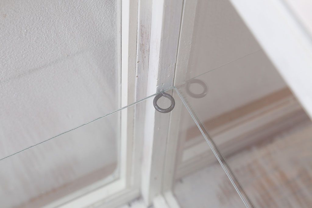 アンティーク家具　昭和初期　シャビーなペイントが素敵なガラスケース(ショーケース、飾り棚、陳列棚)(R-039980)