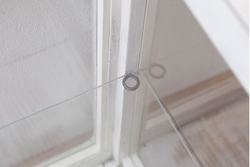 アンティーク家具　昭和初期　シャビーなペイントが素敵なガラスケース(ショーケース、飾り棚、陳列棚)(R-039980)