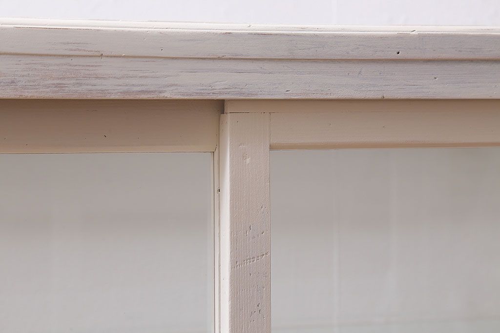 アンティーク家具　昭和初期　シャビーなペイントが素敵なガラスケース(ショーケース、飾り棚、陳列棚)(R-039980)