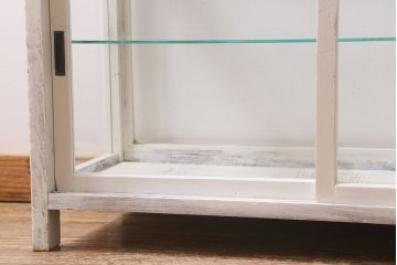 アンティーク家具　昭和初期　シャビーなペイントが素敵なガラスケース(ショーケース、飾り棚、陳列棚)(R-039980)