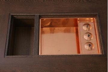 中古　最高級品　鉄刀木(タガヤサン)無垢材　内部が銅製の関西火鉢(ローテーブル、長火鉢、座卓、リビングテーブル、囲炉裏)(R-039981)
