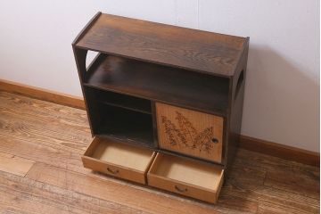 ヴィンテージ家具　国産工芸家具　桑材・前板桐材　竹図　落ち着いた和の雰囲気漂う飾り棚(茶棚、収納棚、戸棚、ビンテージ、桐箪笥、桐たんす)(R-039982)